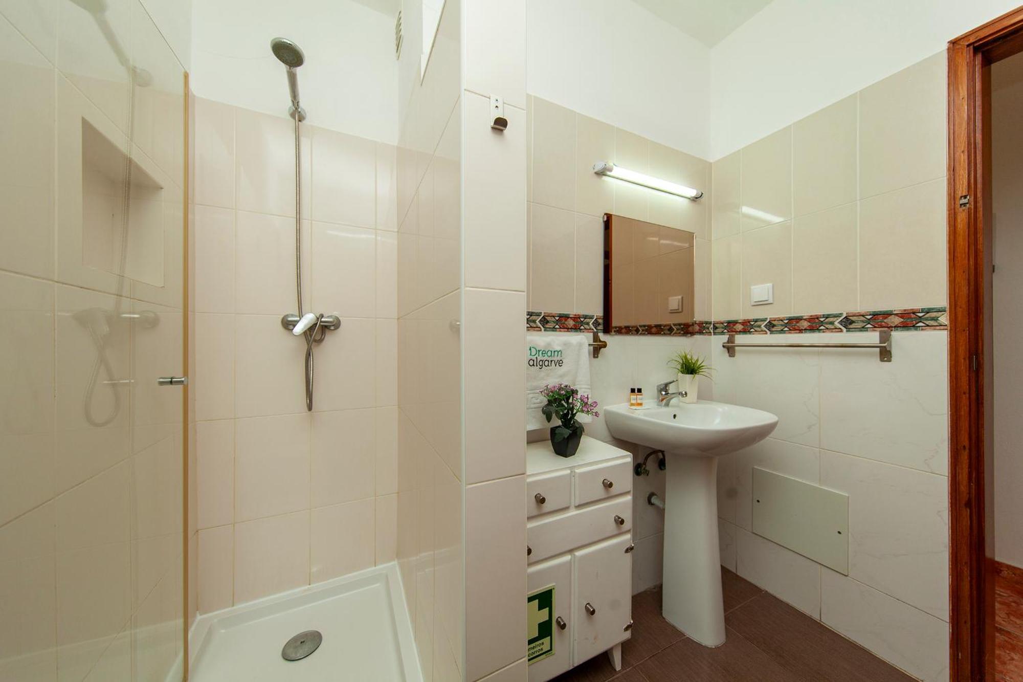 B22 - Rising Sun 2 Bed Flat Apartment