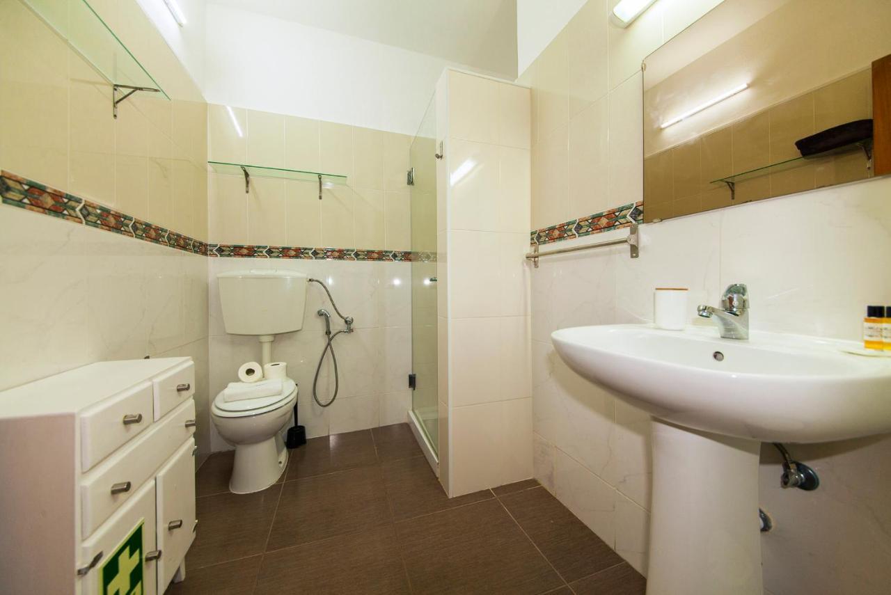B22 - Rising Sun 2 Bed Flat Apartment *